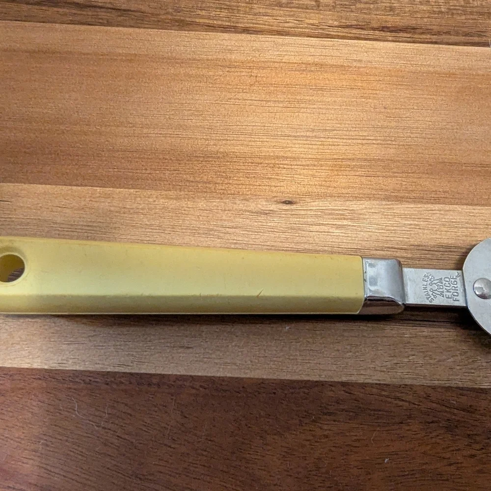 Ecko Vintage Yellow Handle Stainless Steel Spreader/Spatula